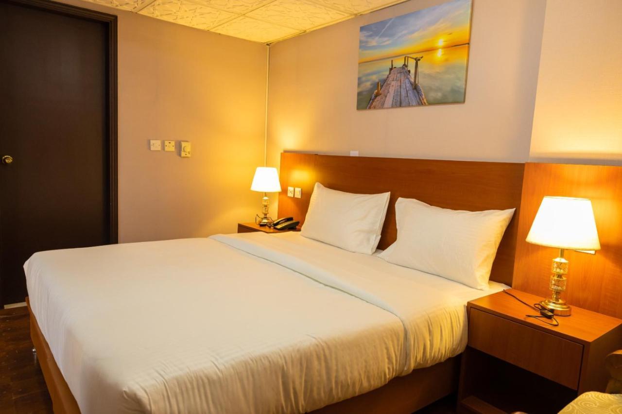 דובאי Three 888 Hotel מראה חיצוני תמונה