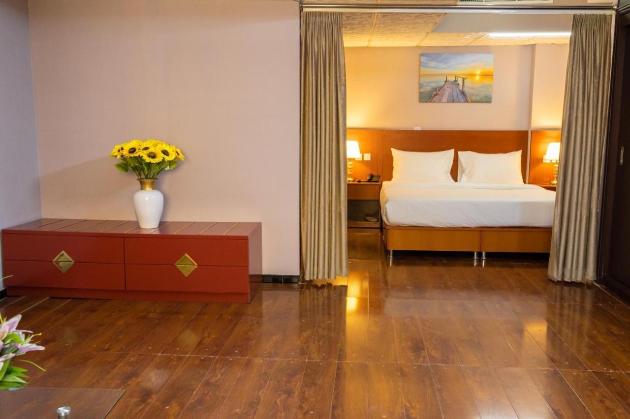 דובאי Three 888 Hotel מראה חיצוני תמונה