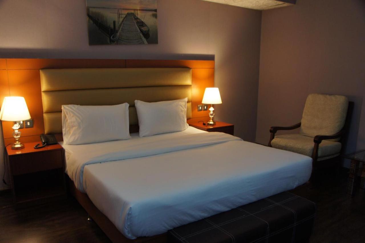 דובאי Three 888 Hotel מראה חיצוני תמונה