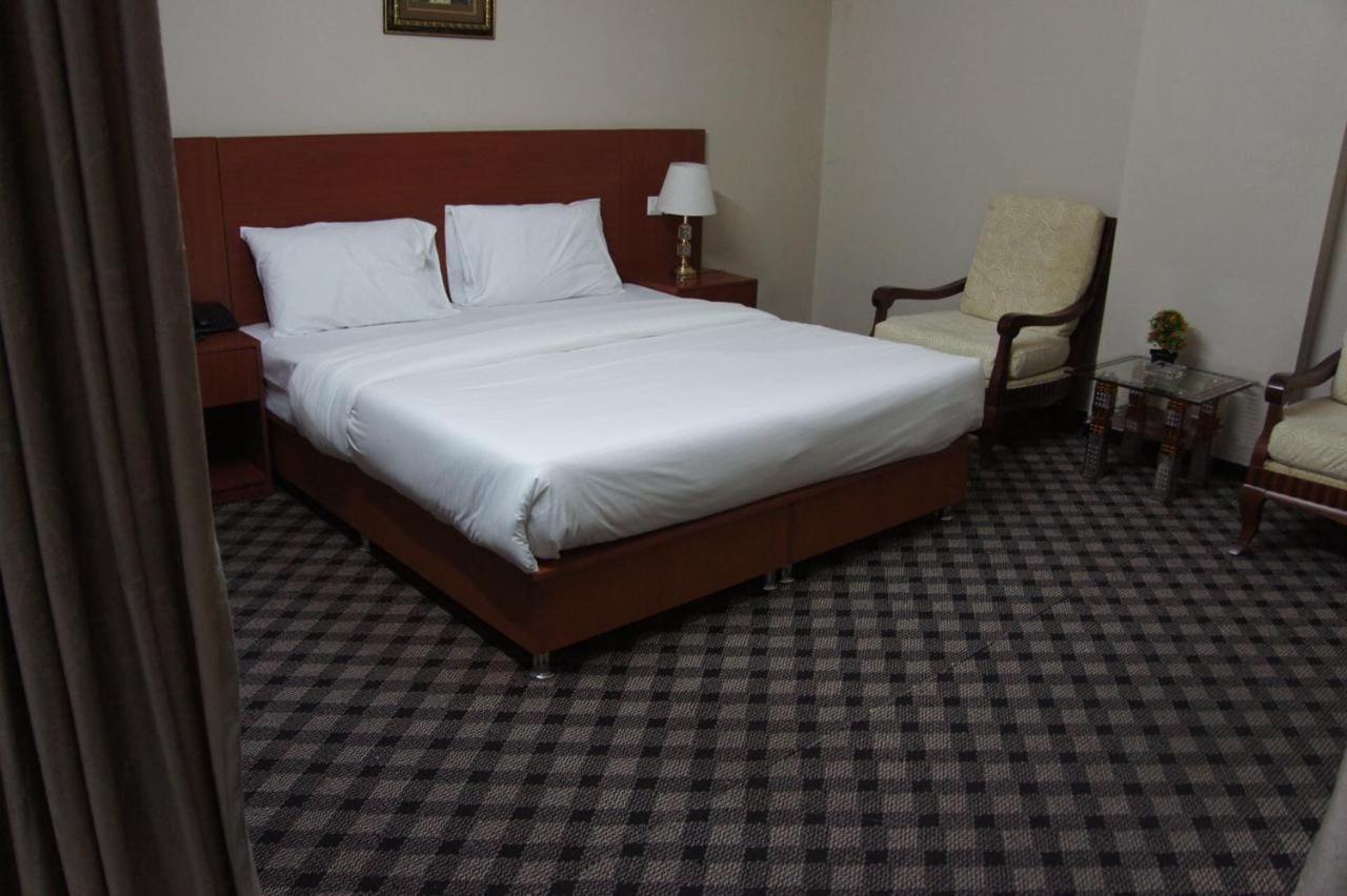 דובאי Three 888 Hotel מראה חיצוני תמונה