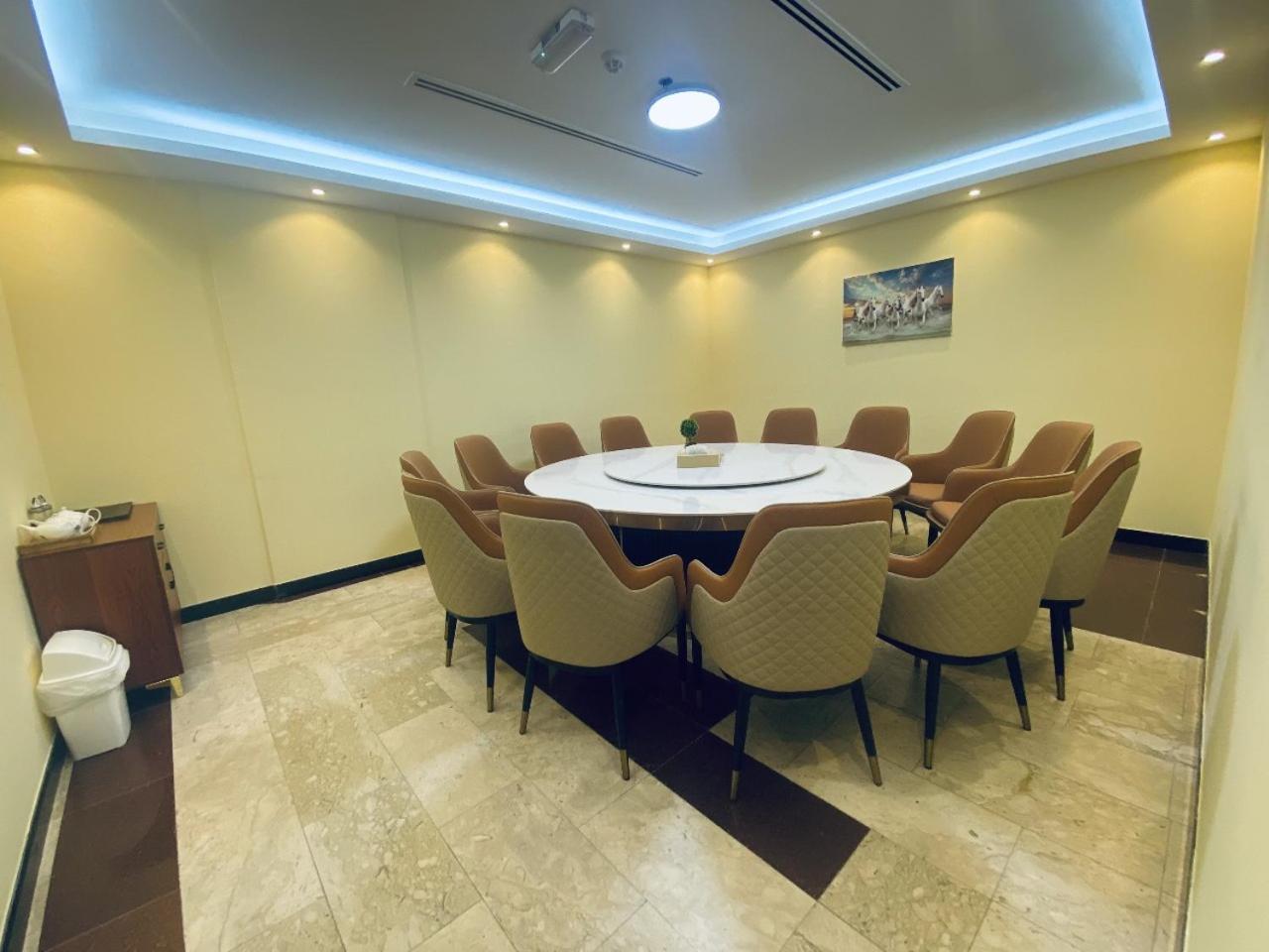 דובאי Three 888 Hotel מראה חיצוני תמונה